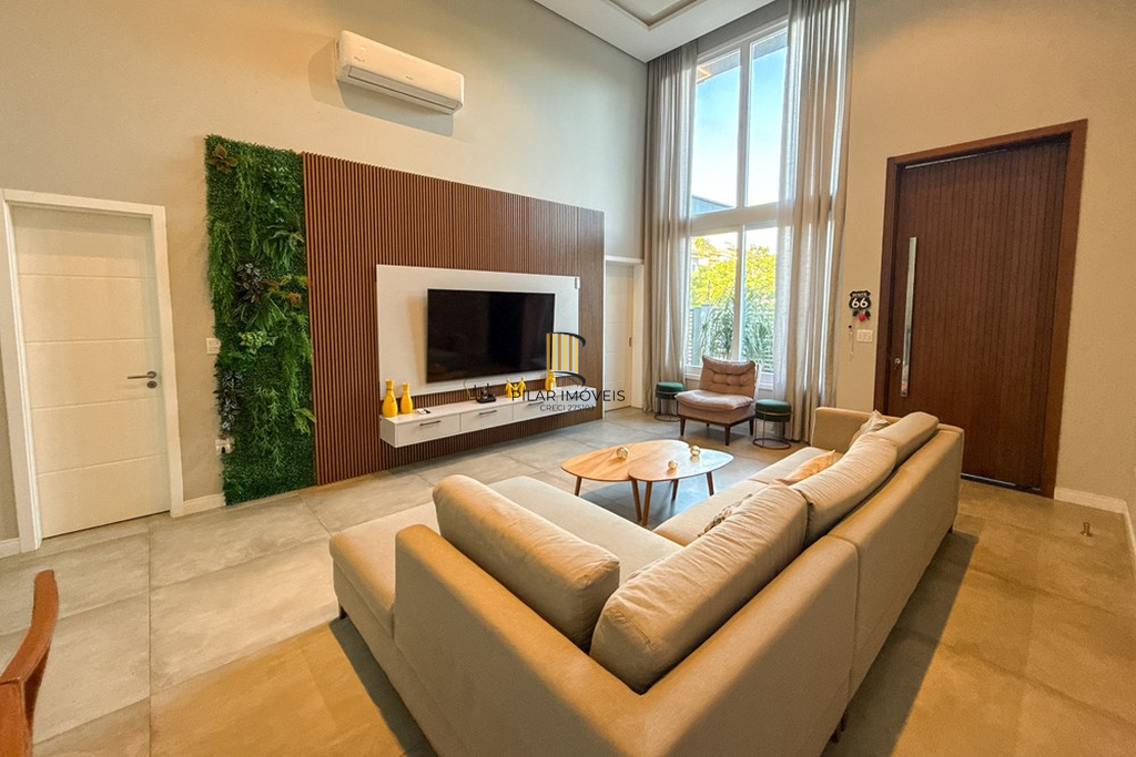 Casa 3 dormitórios no bairro Igara