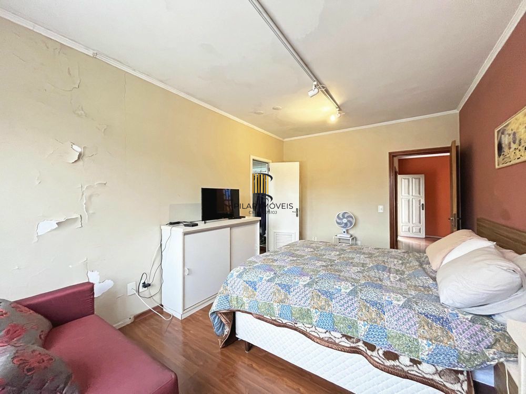 Casa 5 dormitórios no bairro Camaquã