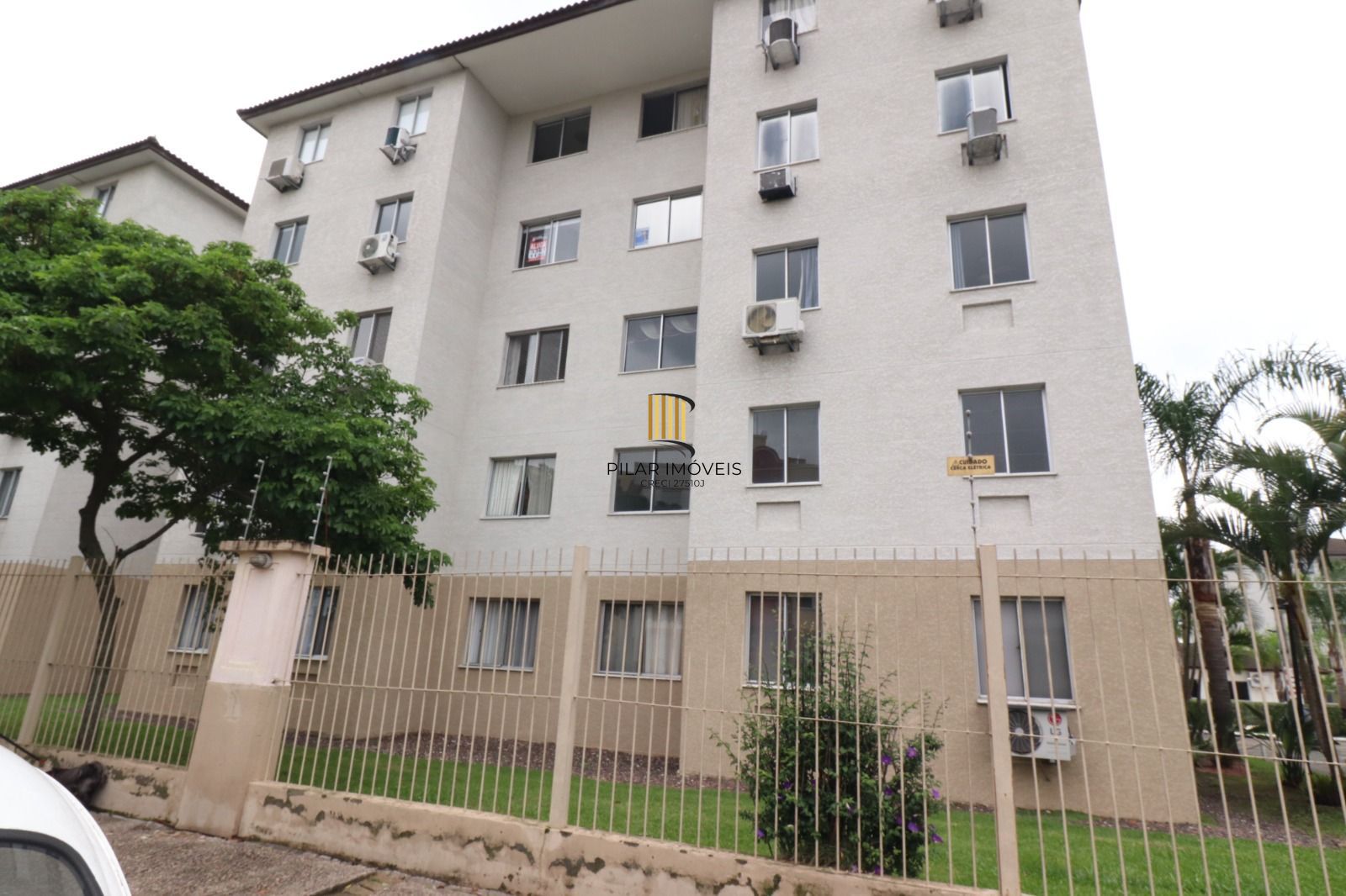 Vende ótimo apto de 02 dormitórios, 01 vaga, sol da manhã, Bairro Sarandi