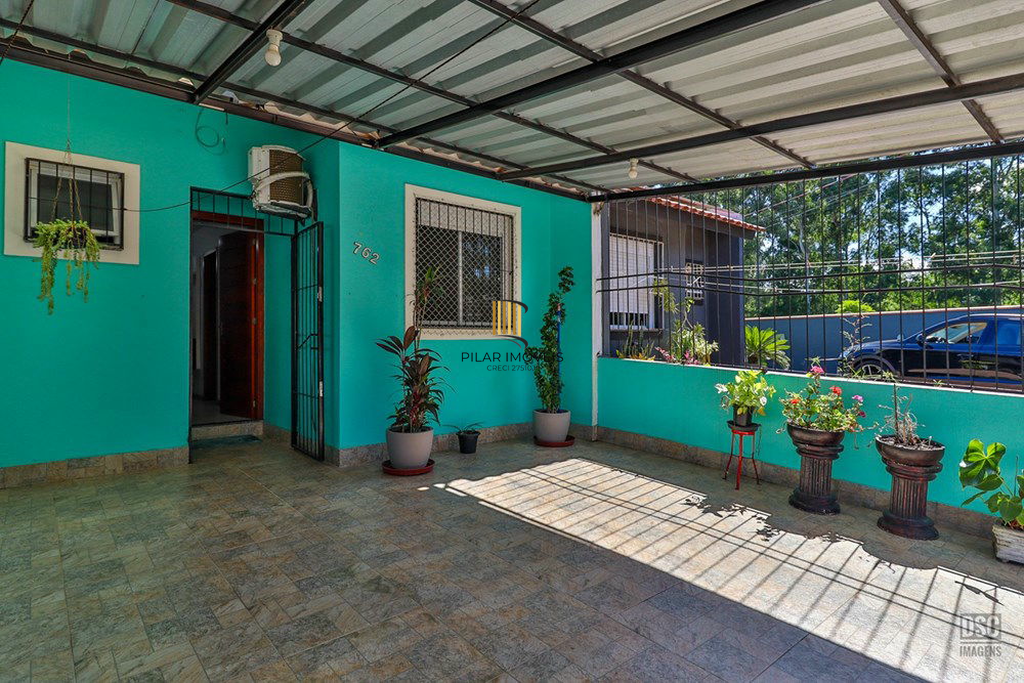 Casa 2 dormitórios no bairro Restinga