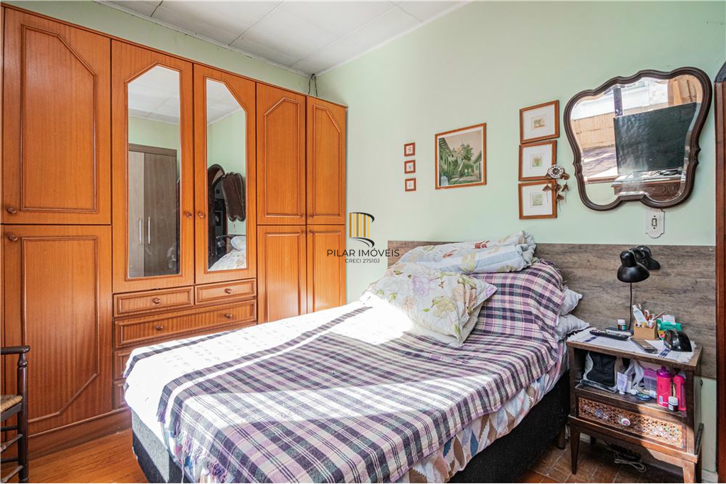 Casa 5 dormitórios no bairro Petrópolis