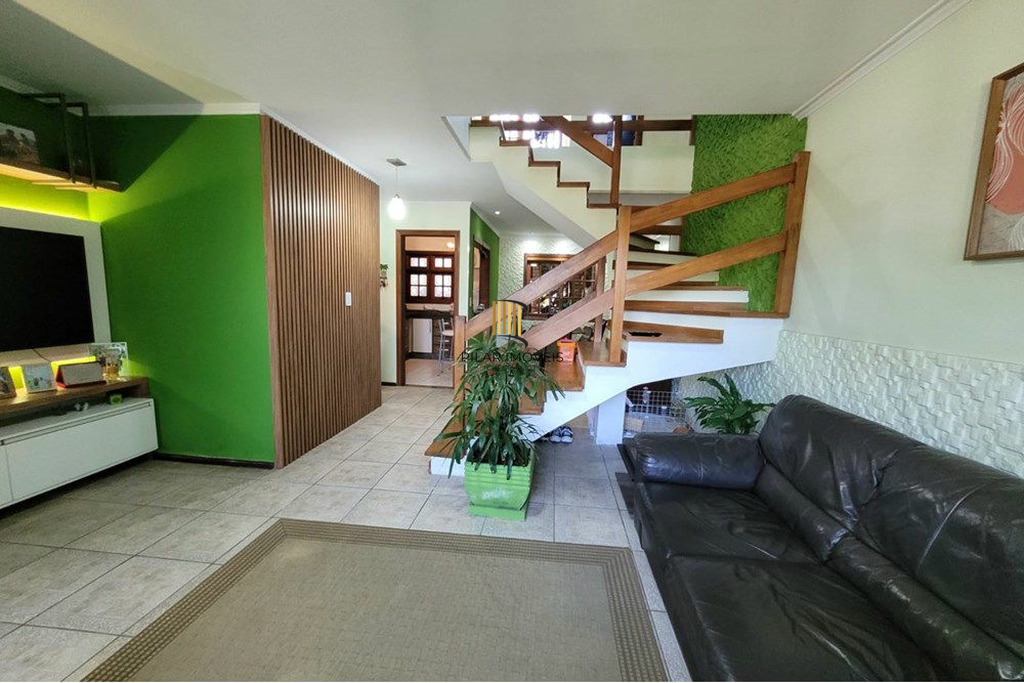 Casa 3 dormitórios no bairro Santa Isabel