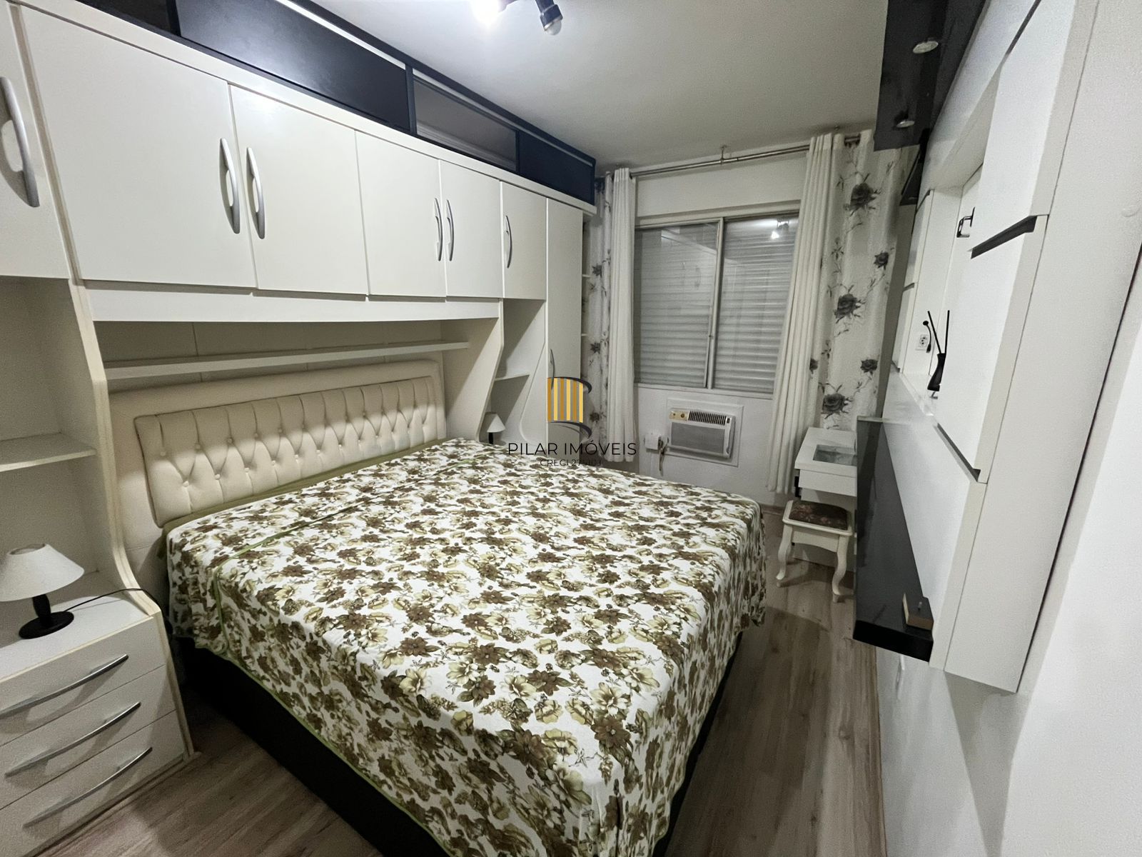 Apto de 02 dorm, mobiliado, transformado em 01 dorm, com vaga no Passo da Areia
