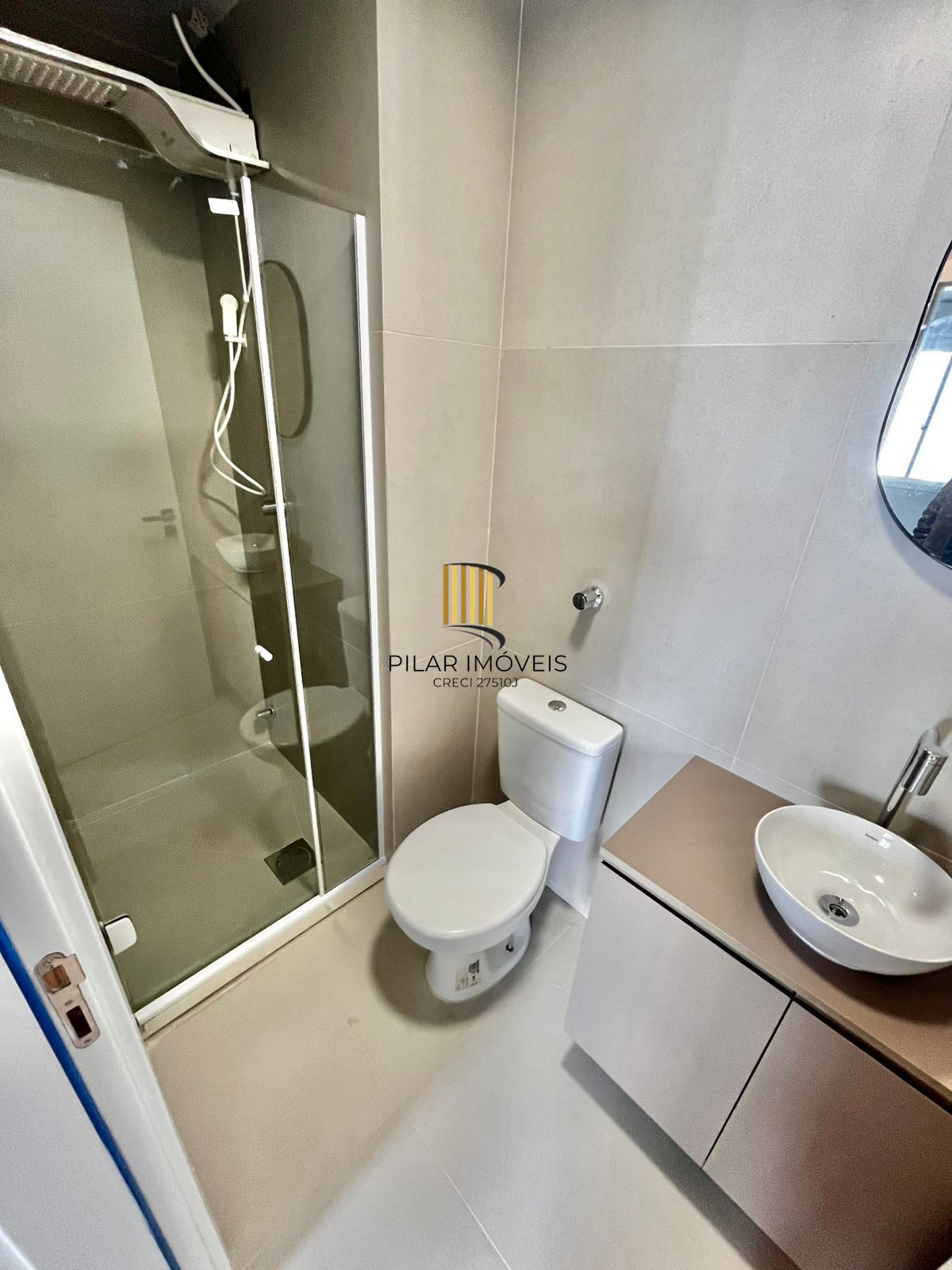 Apto 02 dorm reformado e vaga de garagem escriturada