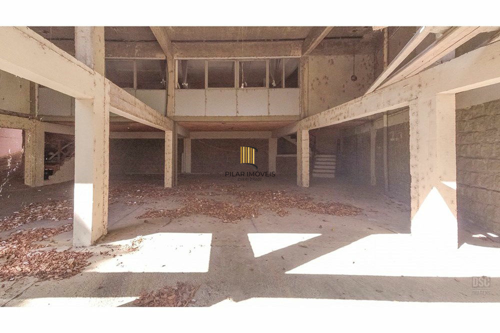 Casa 8 dormitórios no bairro Glória