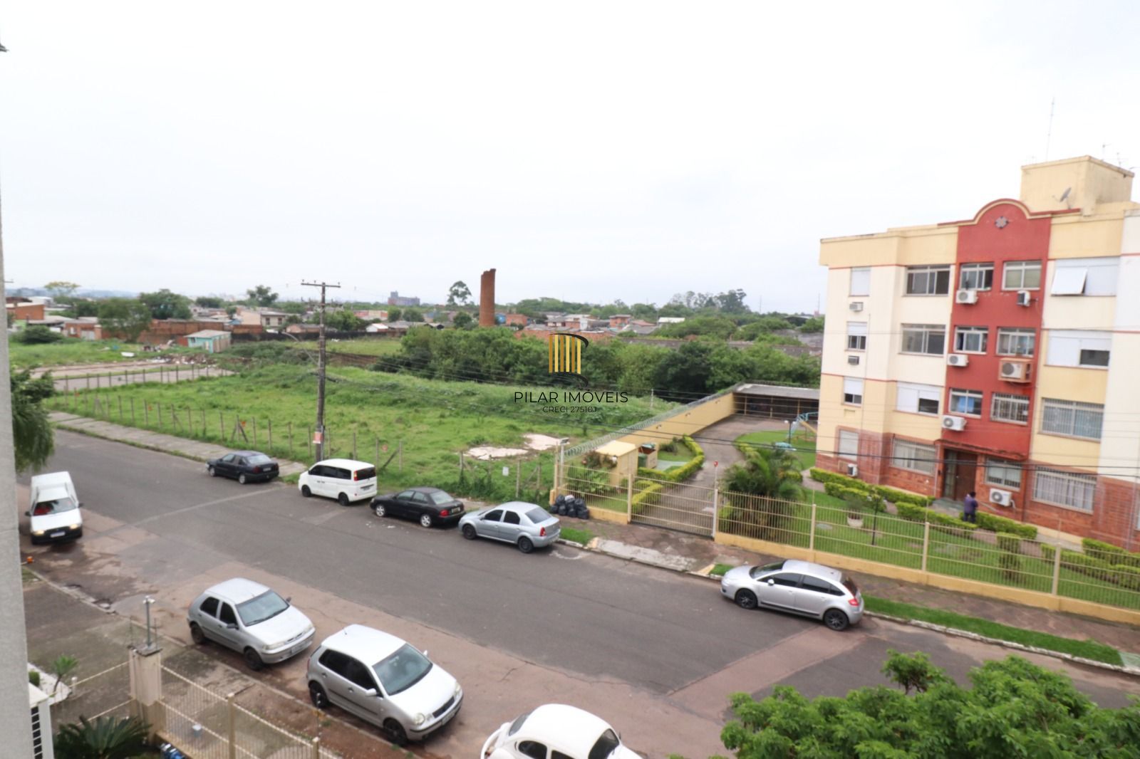 Vende ótimo apto de 02 dormitórios, 01 vaga, sol da manhã, Bairro Sarandi