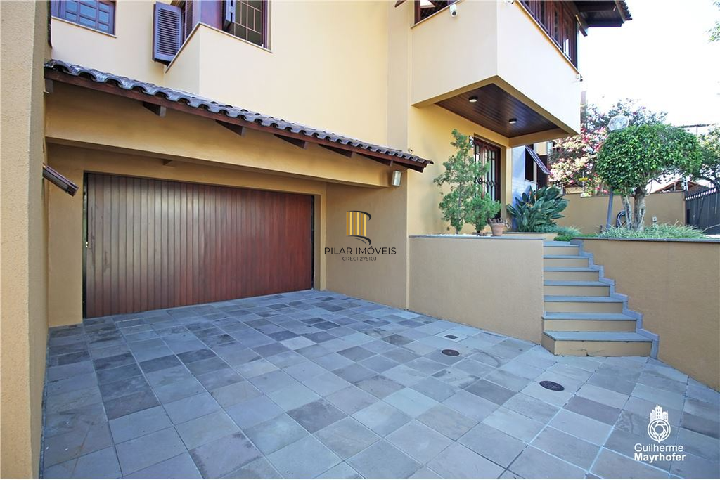 Casa 5 dormitórios no bairro Glória
