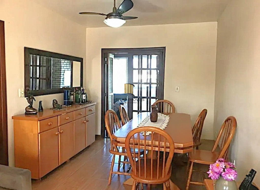 Casa 3 dormitórios no bairro Hípica