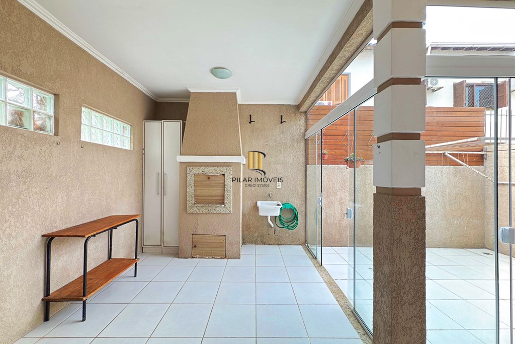 Casa de Condomínio 3 dormitórios no bairro Hípica