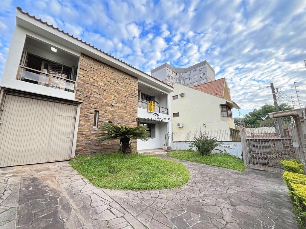 Casa 5 dormitórios no bairro Camaquã
