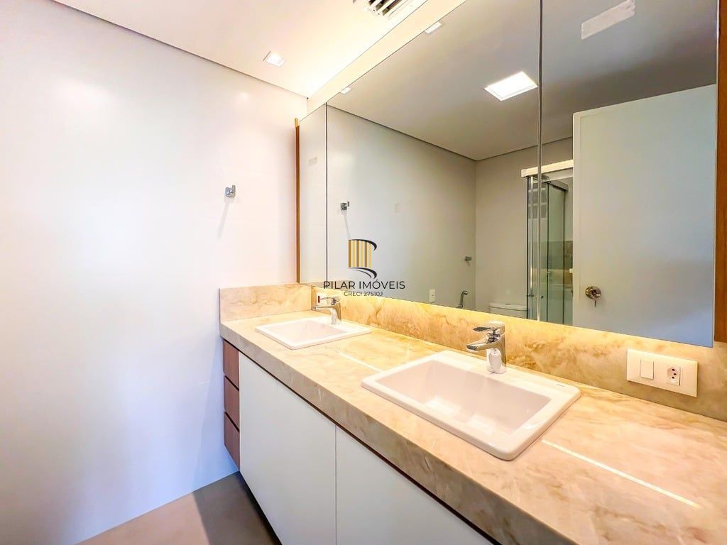 Apartamento 4 dormitórios no bairro Moinhos de Vento