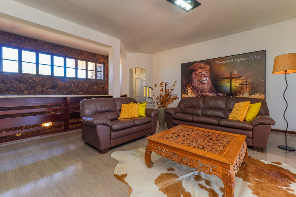 Casa 6 dormitórios no bairro Jardim Planalto