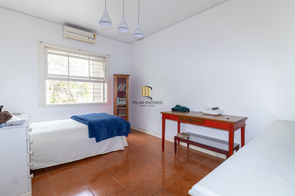 Casa 5 dormitórios no bairro Petrópolis
