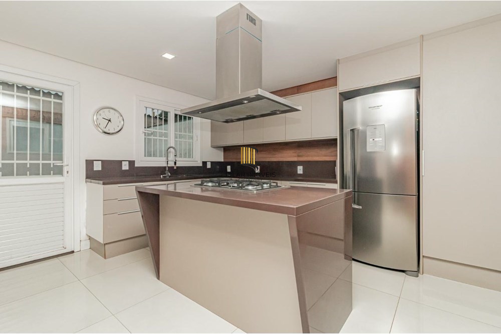 Casa 4 dormitórios no bairro Nonoai