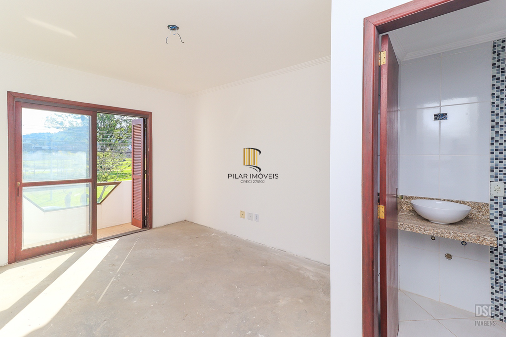 Casa 3 dormitórios no bairro Hípica