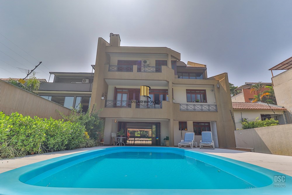 Casa 4 dormitórios no bairro Ipanema