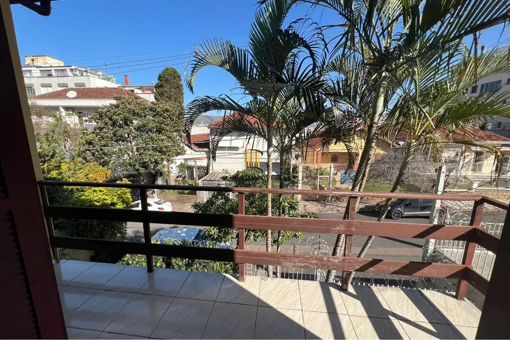 Casa 4 dormitórios no bairro Petrópolis