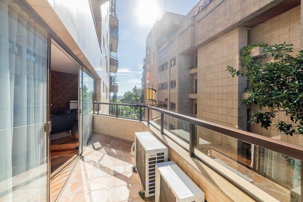 Apartamento 4 dormitórios no bairro Moinhos de Vento