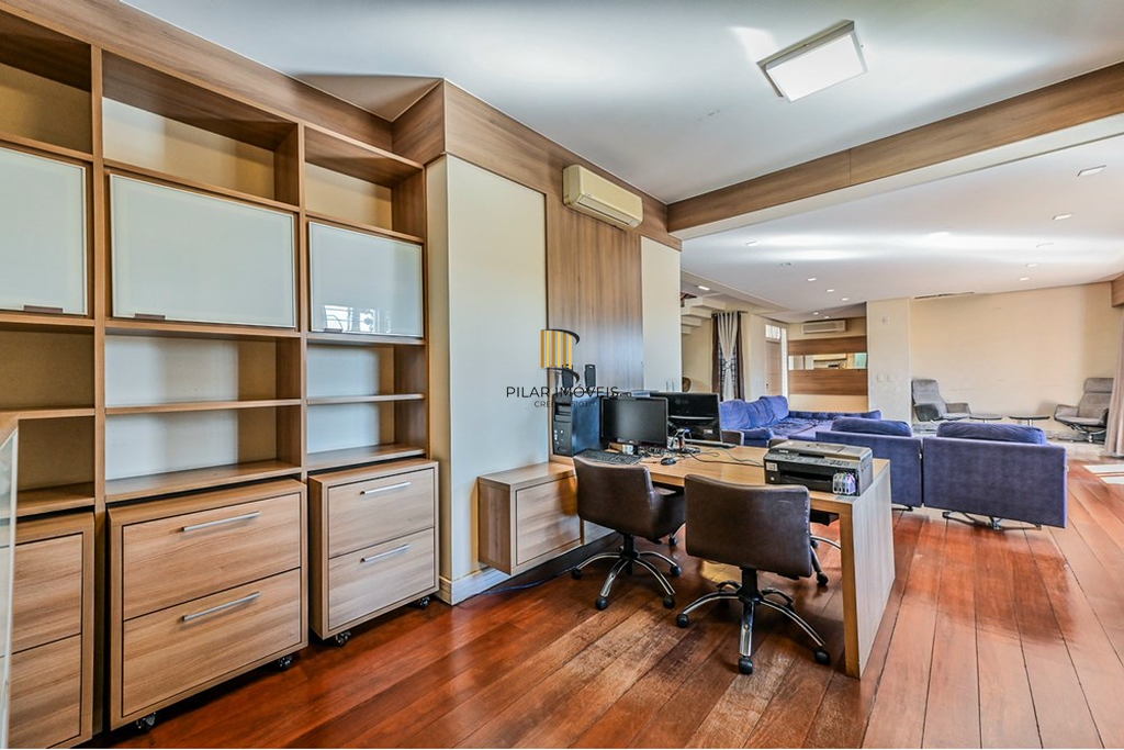 Casa 4 dormitórios no bairro Morro Santana