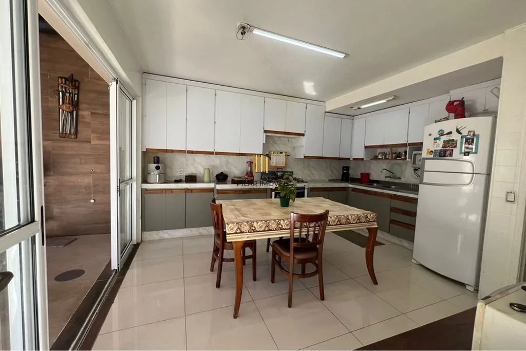 Casa 4 dormitórios no bairro Petrópolis
