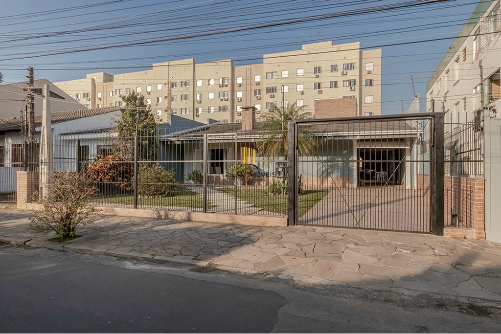 Casa 3 dormitórios no bairro Sarandi