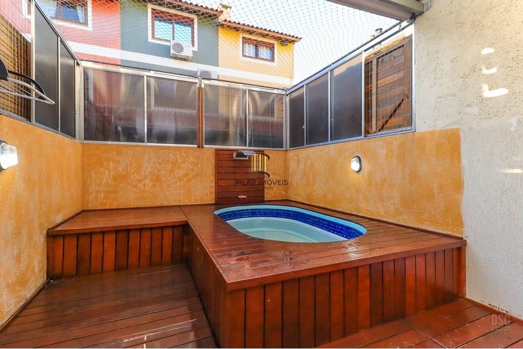 Casa 2 dormitórios no bairro Hípica