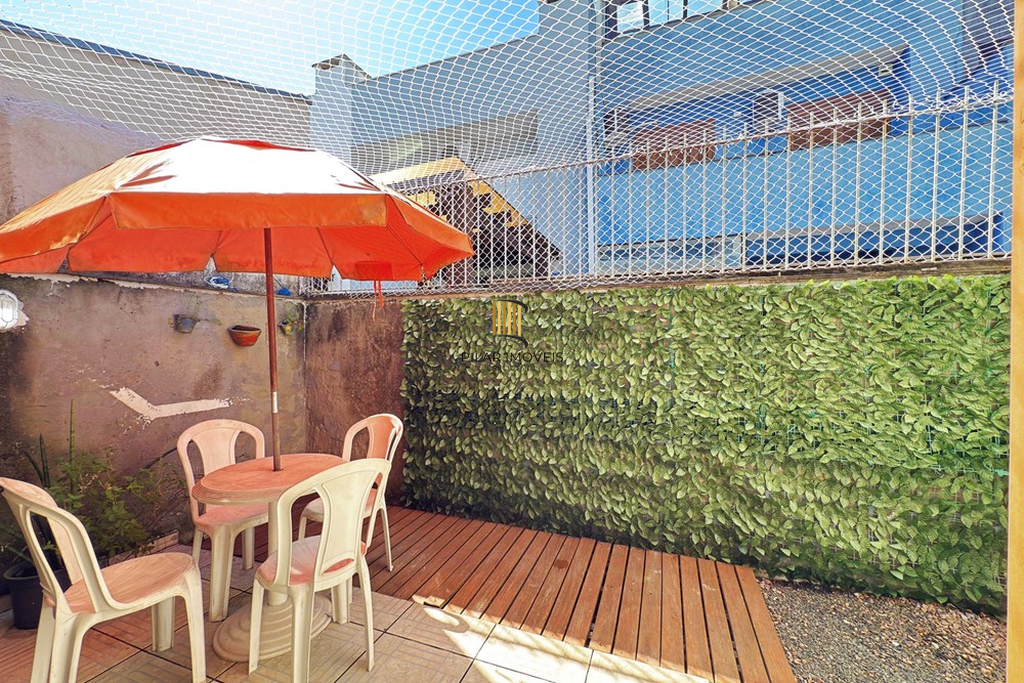 Casa 3 dormitórios no bairro Hípica