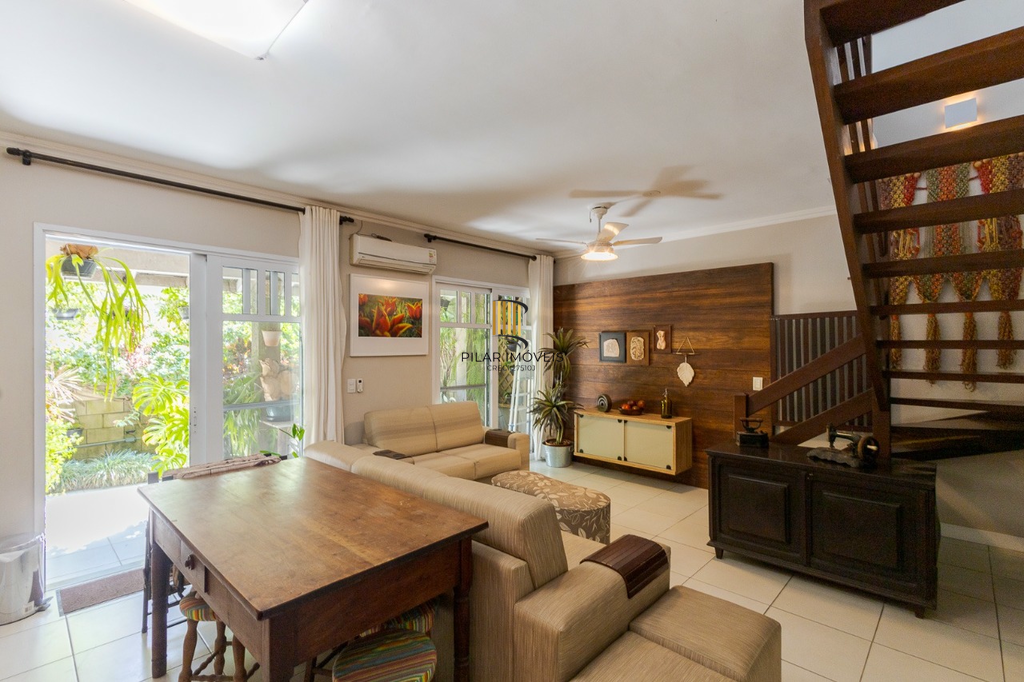 Casa de Condomínio 3 dormitórios no bairro Jardim Carvalho