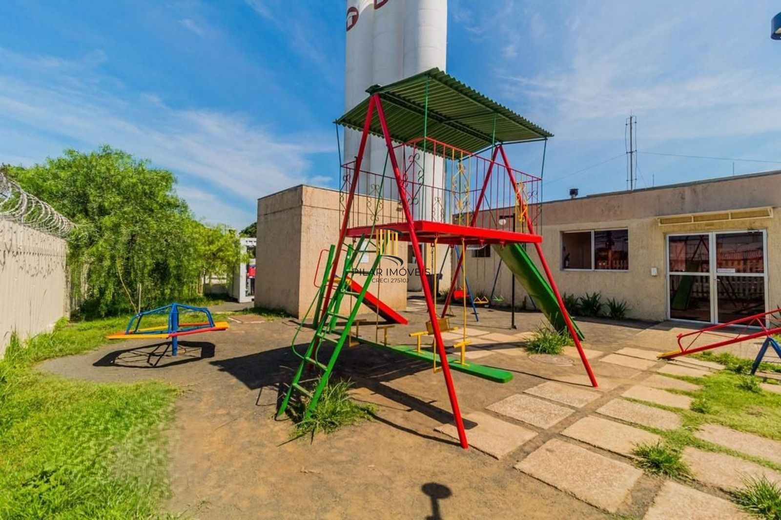 Apto 1 Dormitórios, Térreo, Sala, Cozinha, Banheiro, reformado e 01 vaga garagem