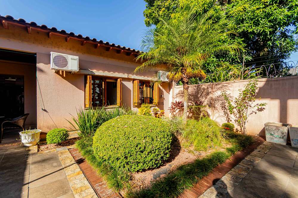 Casa 6 dormitórios no bairro Tristeza