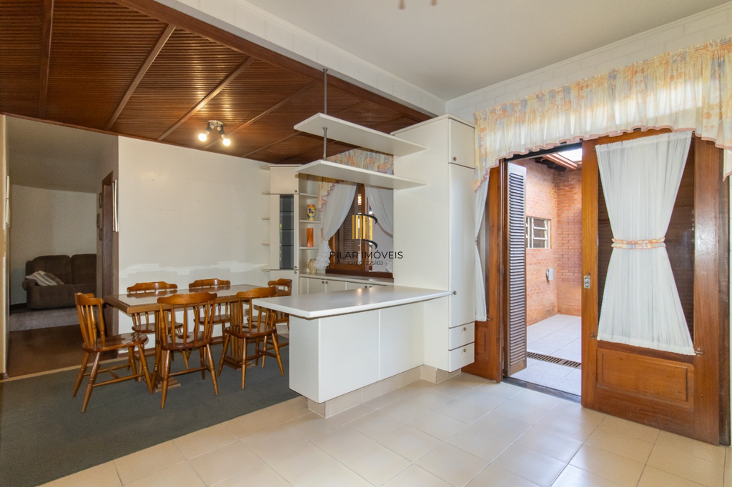 Casa 5 dormitórios no bairro Partenon
