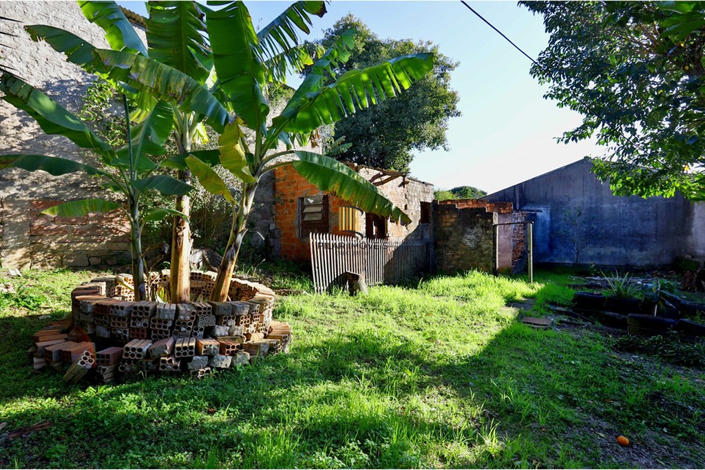 Casa 6 dormitórios no bairro Lomba do Pinheiro
