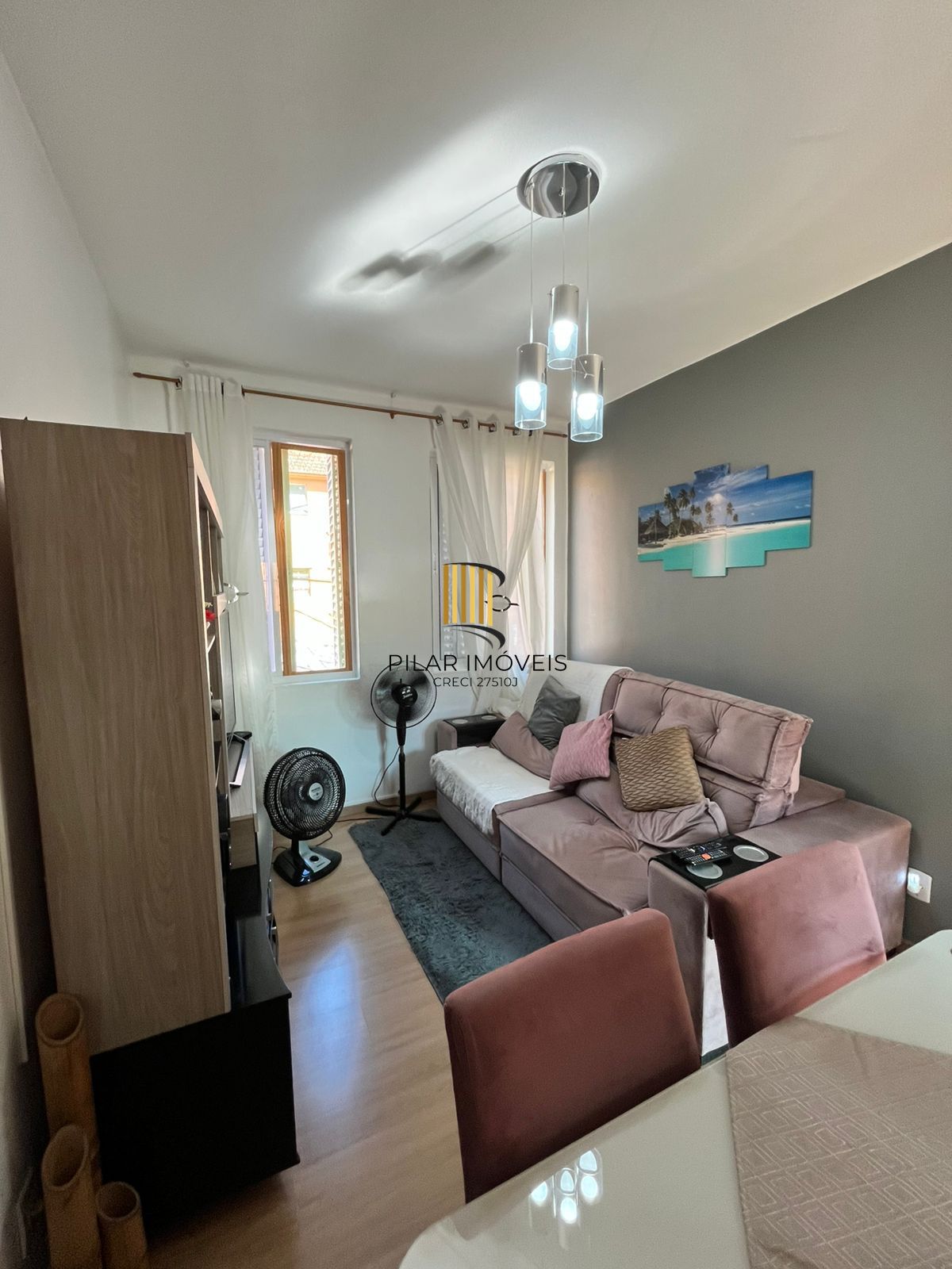 Apto de 02 dorm, sala, banho, cozinha, reformado, 01 lance de escada