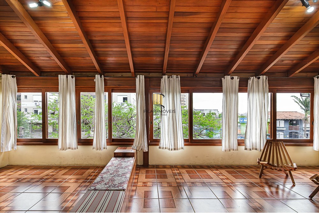 Casa 5 dormitórios no bairro Vila Ipiranga