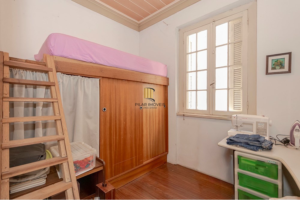 Casa 4 dormitórios no bairro Bom Fim