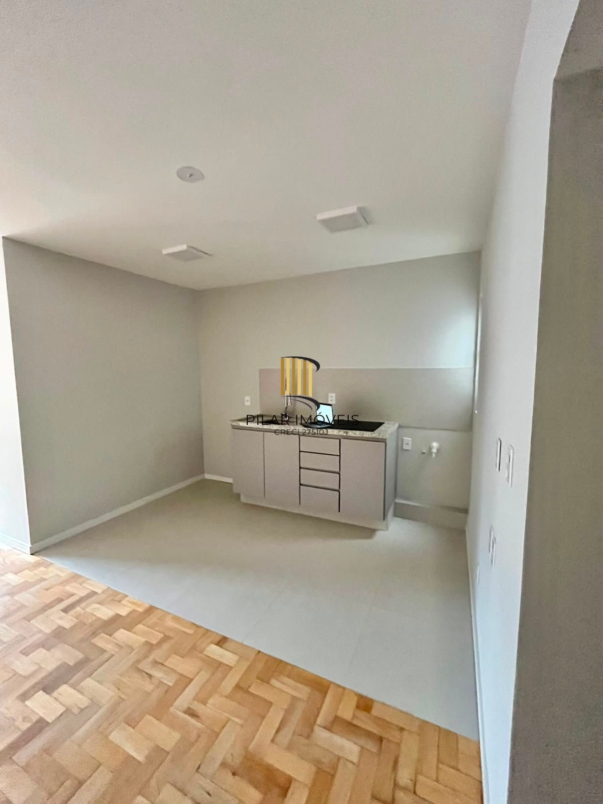Lindo apto de 01 dorm, com 40,5 m2, no Passo da Areia, próximo ao Shopping Wallig