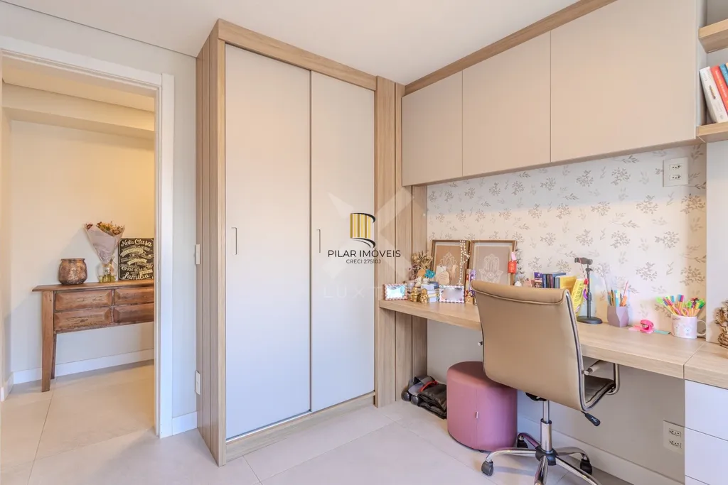 Apartamento 4 dormitórios no bairro Menino Deus