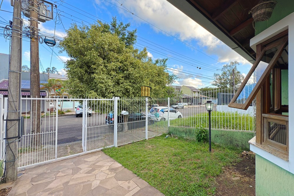 Casa 2 dormitórios no bairro Hípica