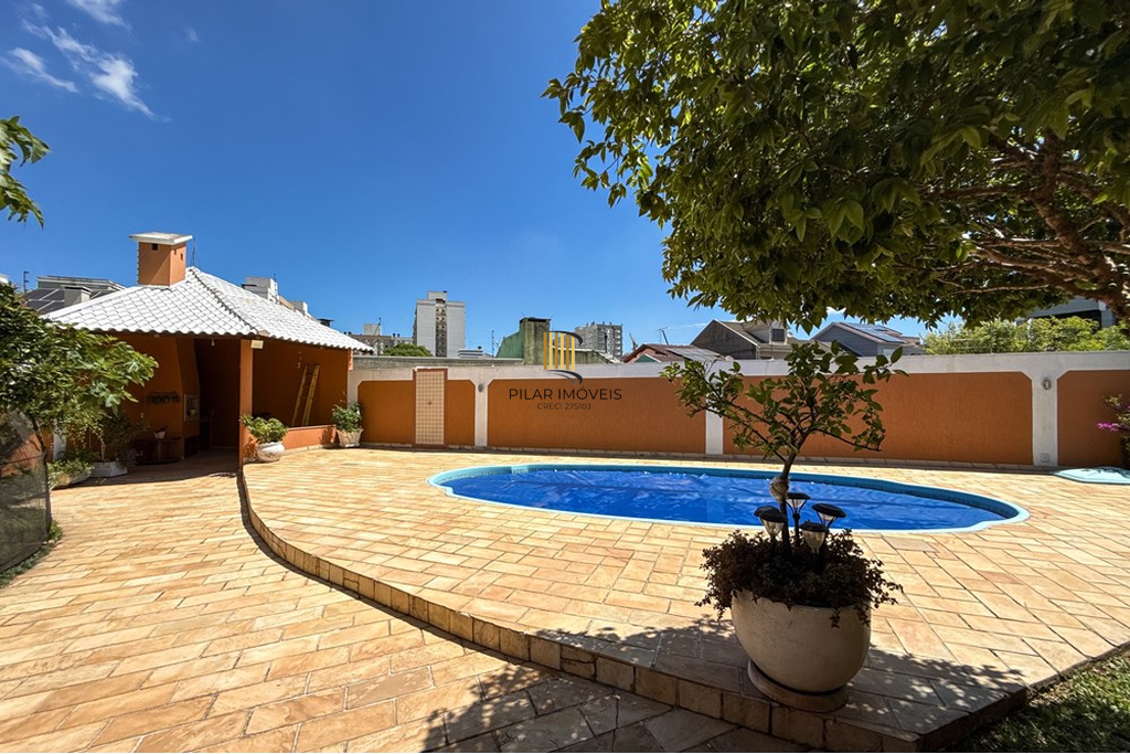 Casa 6 dormitórios no bairro Marechal Rondon