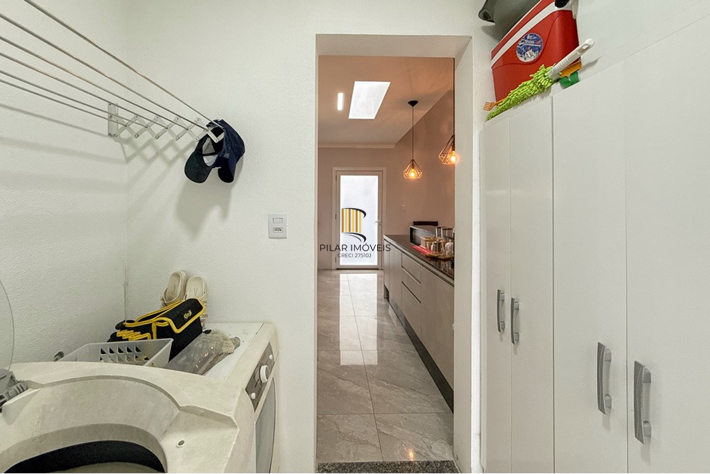 Casa 5 dormitórios no bairro Igara