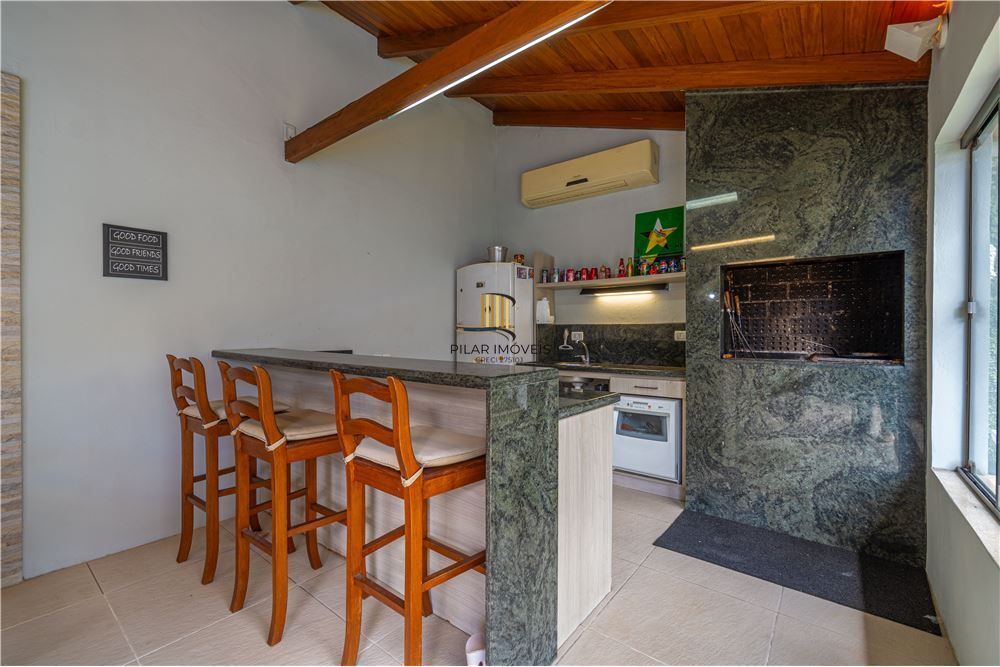 Casa 4 dormitórios no bairro Jardim Lindóia