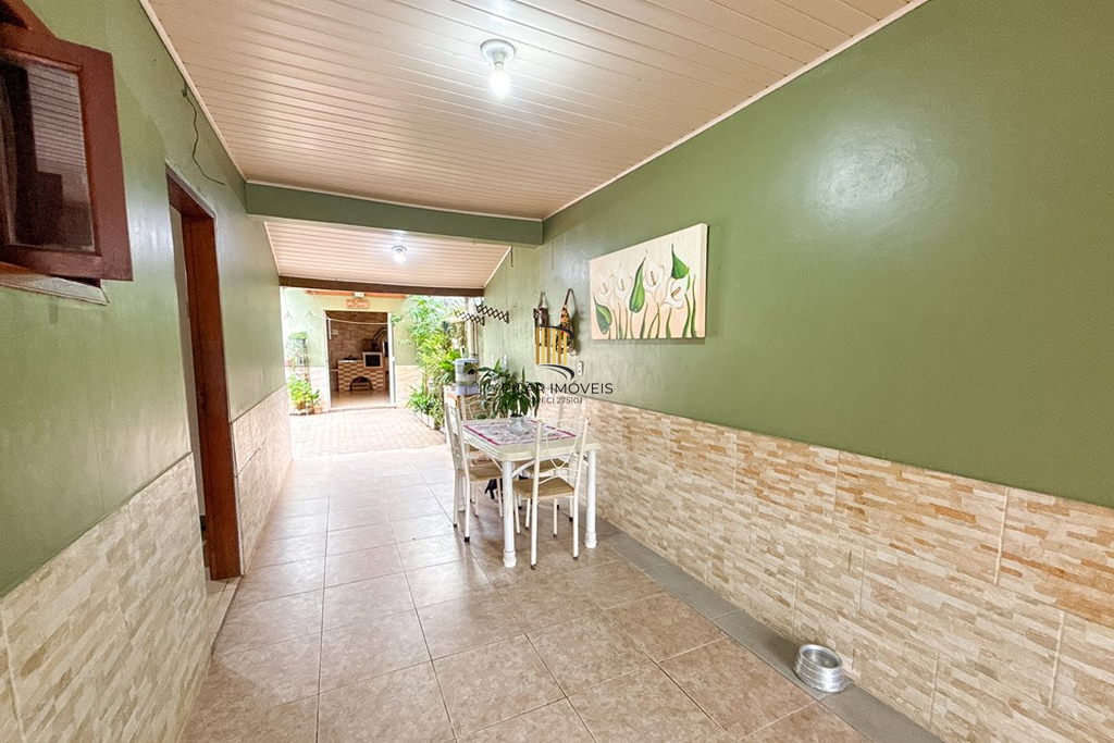 Casa 3 dormitórios no bairro Igara