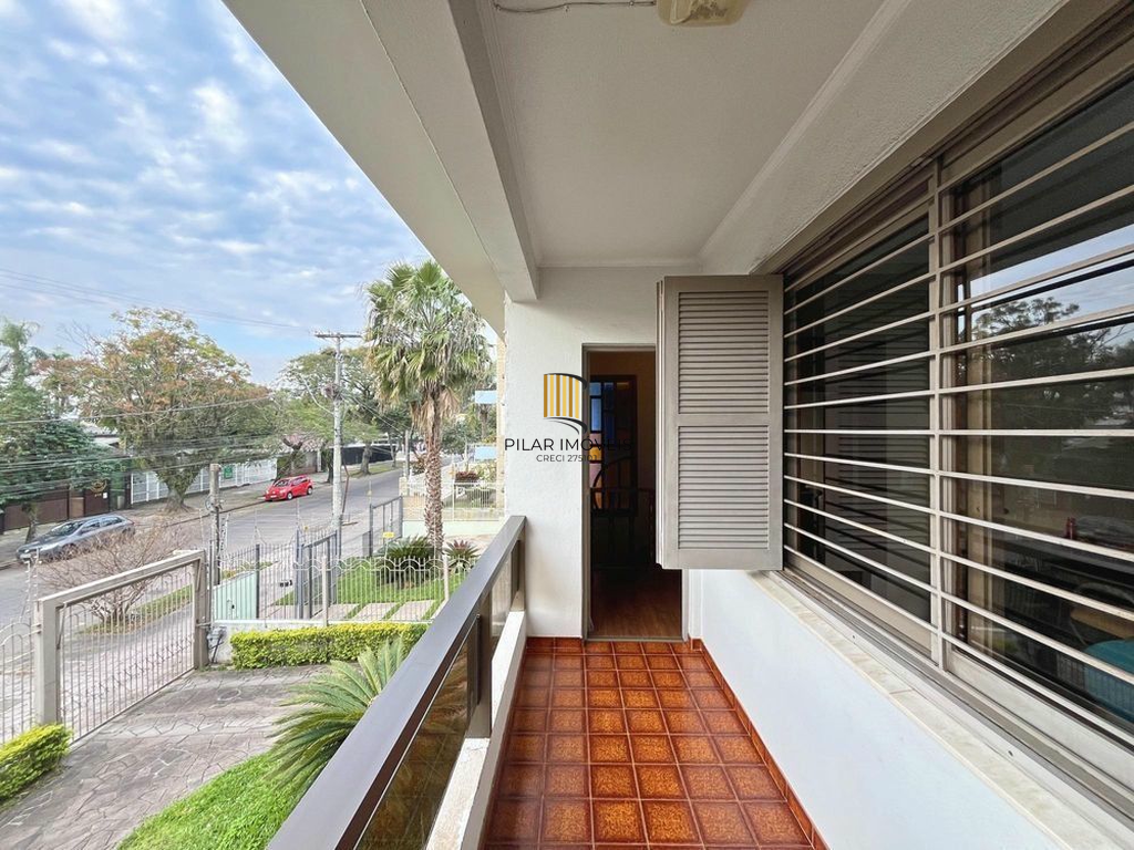 Casa 5 dormitórios no bairro Camaquã