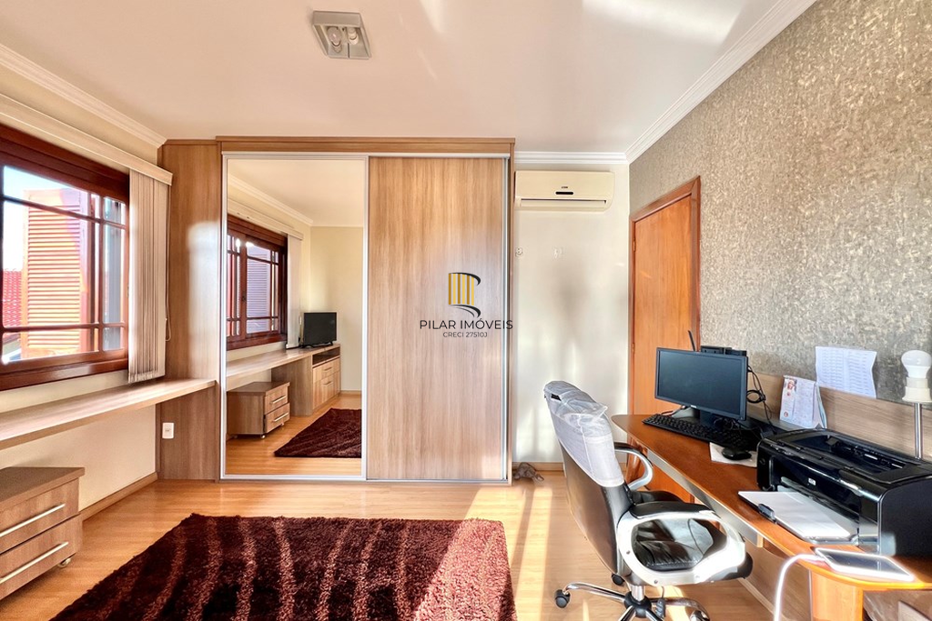 Casa 4 dormitórios no bairro Moinhos de Vento