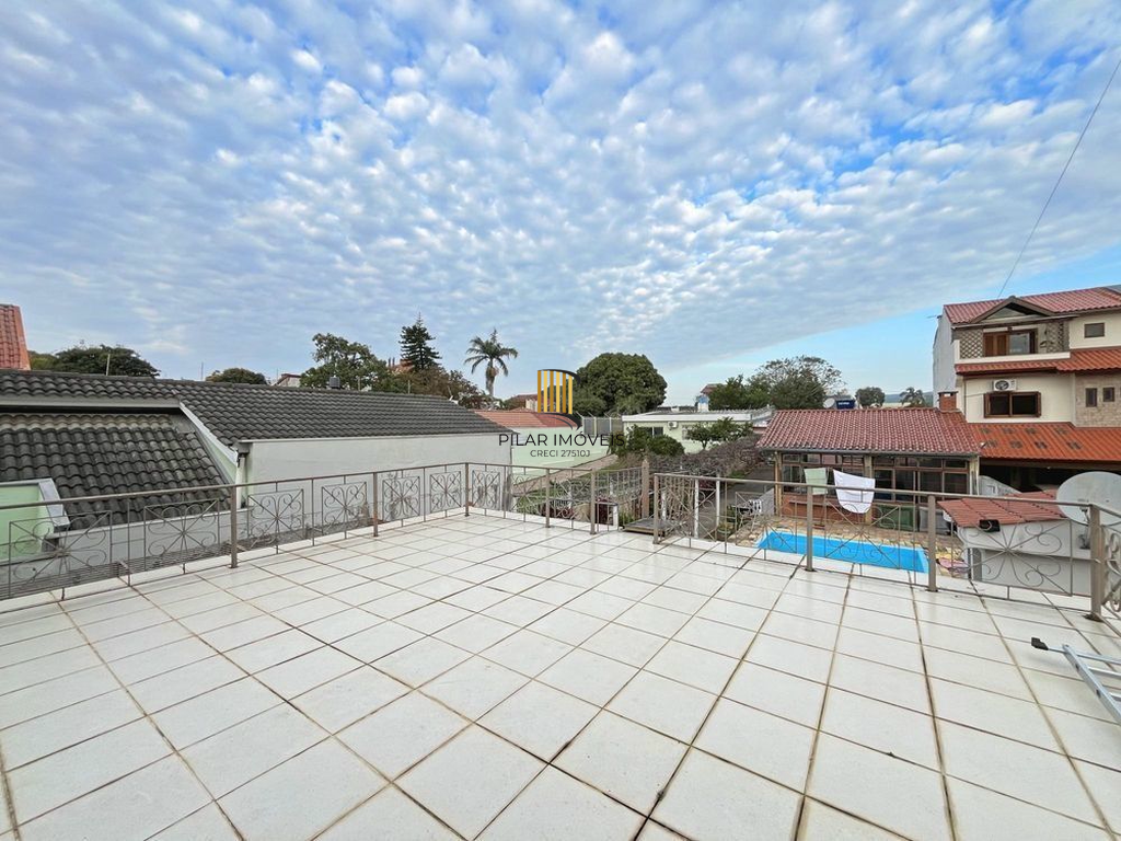 Casa 5 dormitórios no bairro Camaquã