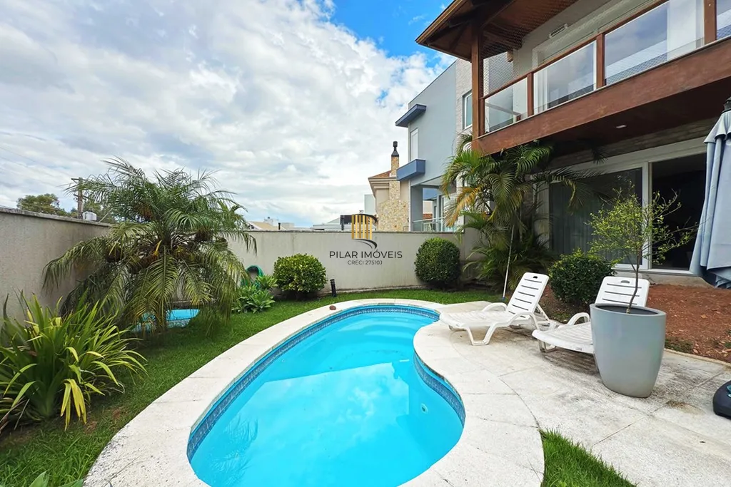 Casa 3 dormitórios no bairro Hípica