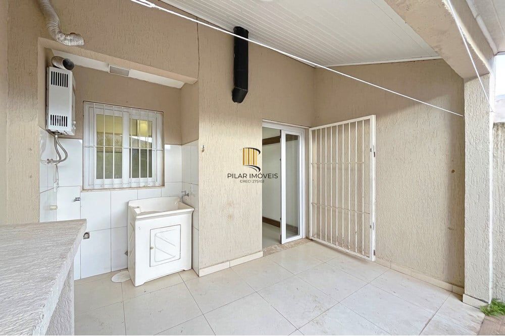 Casa 2 dormitórios no bairro Guarujá