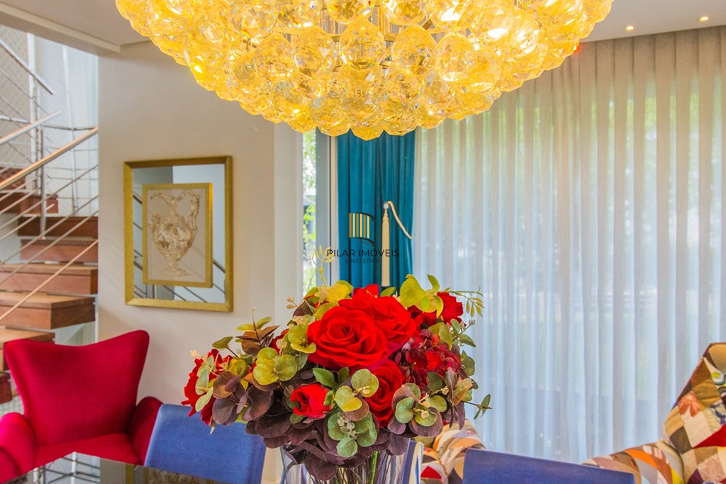 Casa 4 dormitórios no bairro Igara