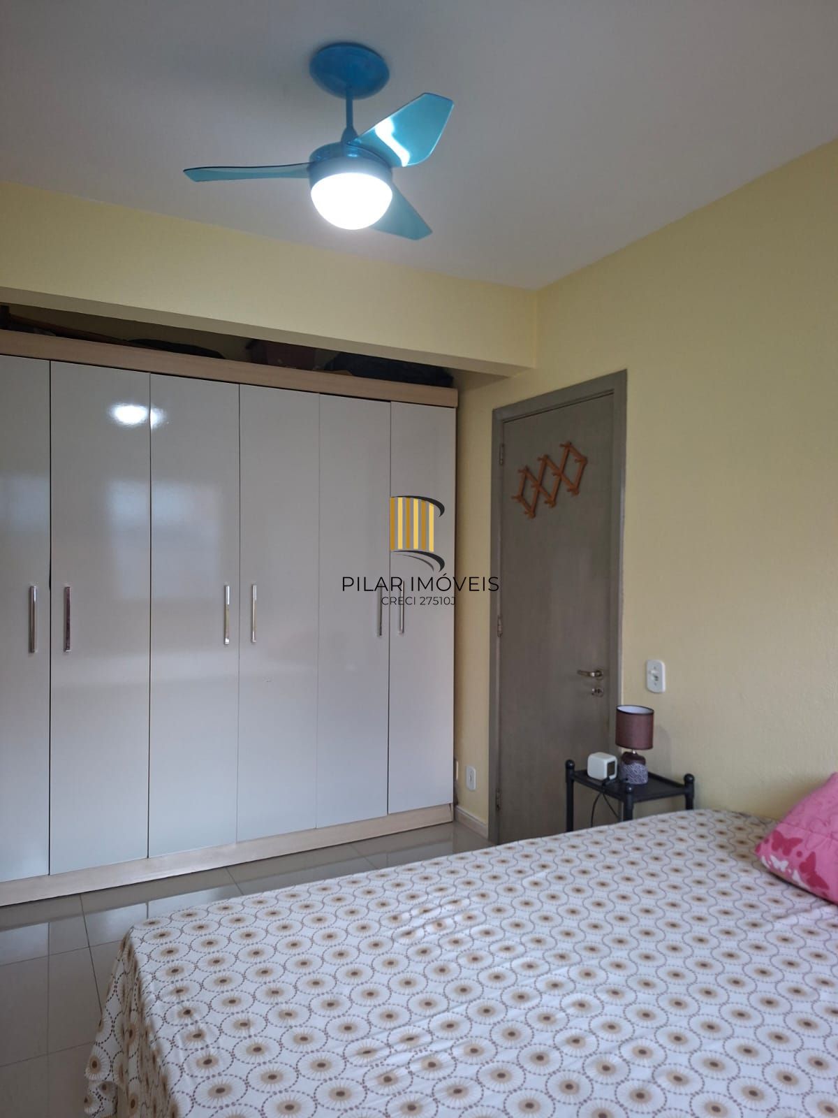 Apto térreo, 01 dormitório, reformado, boa posição solar, frente, Morro Santana