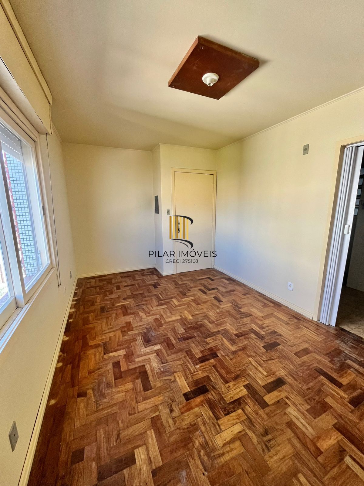 02 dorm, 73 m², sol da tarde, com vaga, dep e banho aux, no Passo da Areia